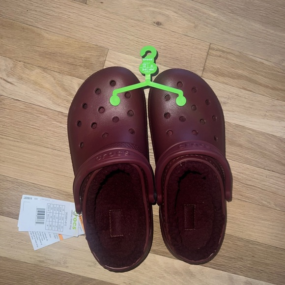 Crocs Classic Lined Clog in Maroon - Picture 10 of 11